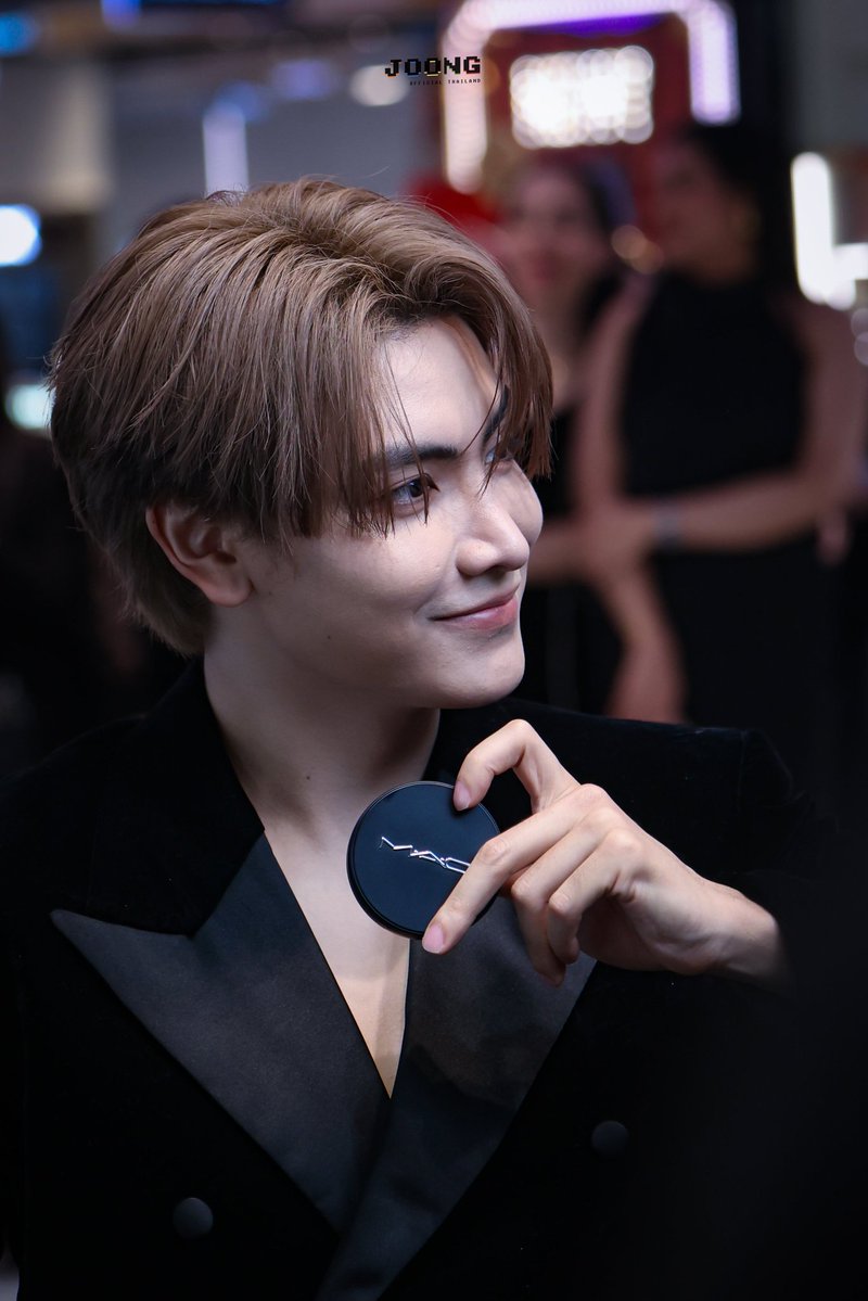 Hossy1503's tweet photo. Hermoso 💚✨

JOONG MAC TAP TAP GO
#MACStudioFix 
#TapTapGo https://t.co/rVXQzDqQZs