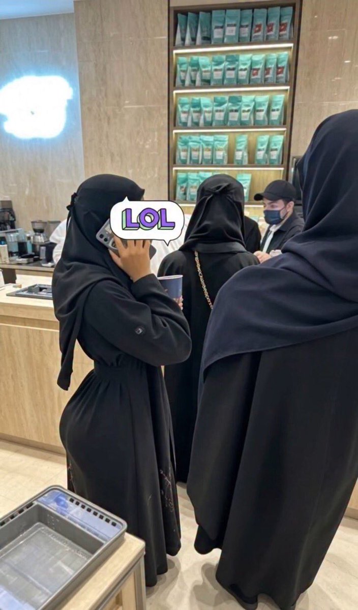 3mk2779's tweet photo. تخيل تدخل انت ومعاك خوياك وتحصل اختك وامك واقفات قدامك وخوياك ينضرون لشطاويهم وش بتسوي ؟عاد اليوم خميس https://t.co/r7s2pJdPAT