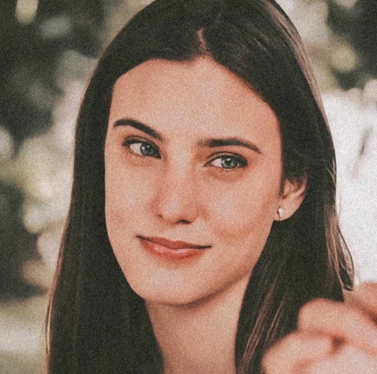 Zu77Ar's tweet photo. Que te miren como mira Val 😍😍😍
#juevrsDeVal  #Juliantina https://t.co/Iy87o0lbe2