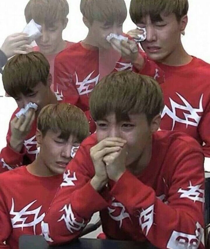 glmiinyg's tweet photo. @forelsketxbts Pagar las tarjetas https://t.co/Sye0tRzNY0