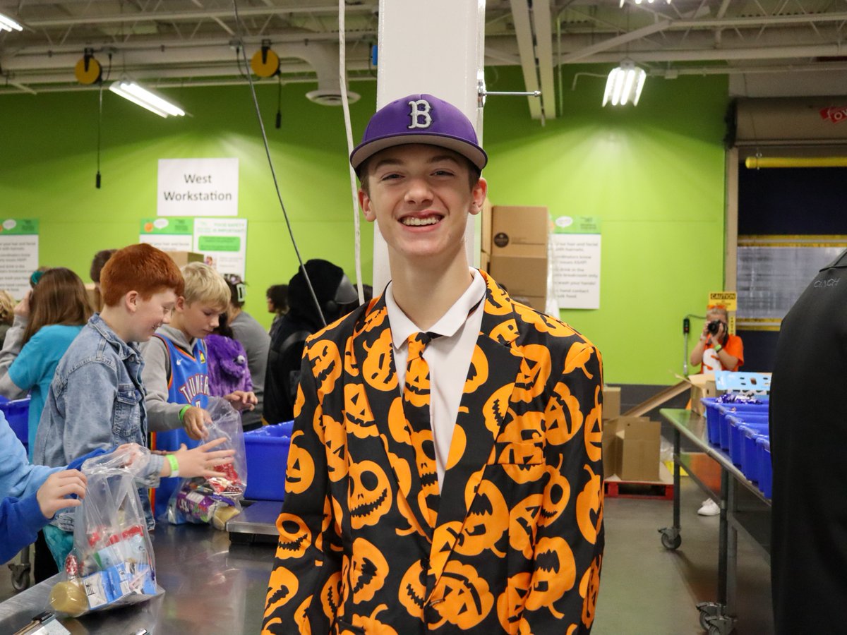 rfbo's tweet photo. Volunteer at the Regional Food Bank this October! Sign up for a shift today at https://t.co/H2ADhDX6VA. https://t.co/zOtnODa89c