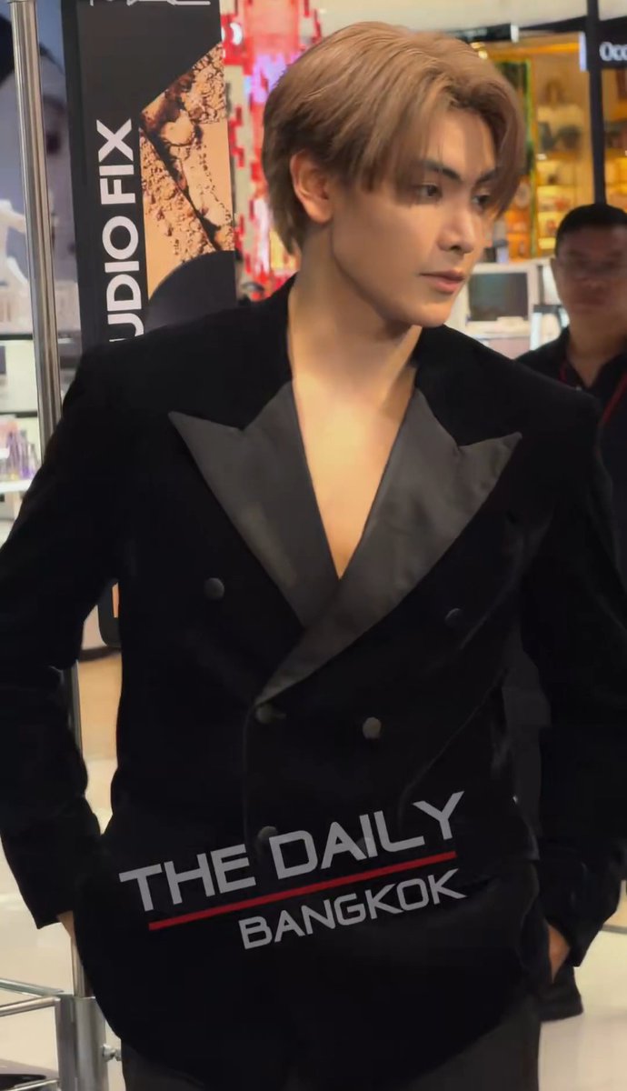 Hossy1503's tweet photo. Todo un modelo ❤️✨

JOONG MAC TAP TAP GO
#MACStudioFix 
#TapTapGo https://t.co/u2GmUeXRFB