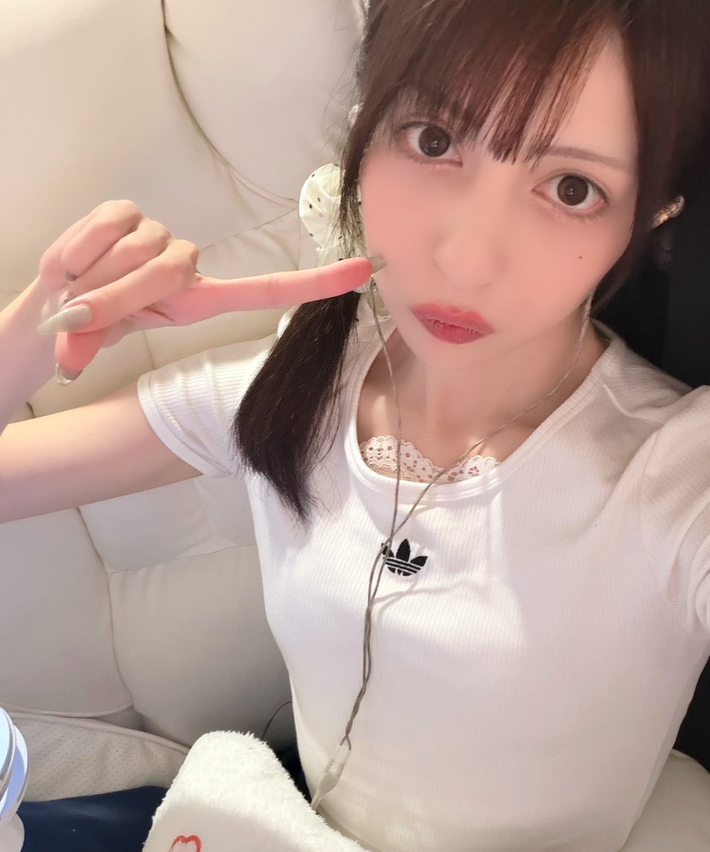 wainachan's tweet photo. 配信来てくれた方感謝です👈
レイドトークもお邪魔しました！
海老蔵さんもぷぅさんも初めてでしたが話しやすく優しい方でした🙇‍♀️
体調は大分良くなったので早く全回復するように頑張ります！ https://t.co/e31gTrXTru