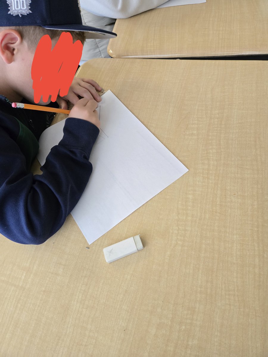 MsZs_Class's tweet photo. Students learned how to make acute angles in math today. Next, they will make obtuse angles and triangles with specific angle requirements. https://t.co/LScFRMUITt