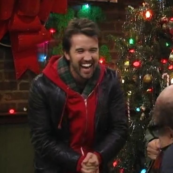normallyoaks's tweet photo. i hold mac in the christmas episode very near and dear to my heart https://t.co/EeYHLCwlXM
