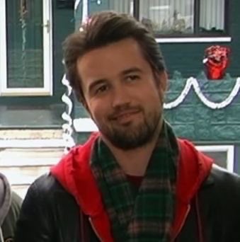 normallyoaks's tweet photo. i hold mac in the christmas episode very near and dear to my heart https://t.co/EeYHLCwlXM