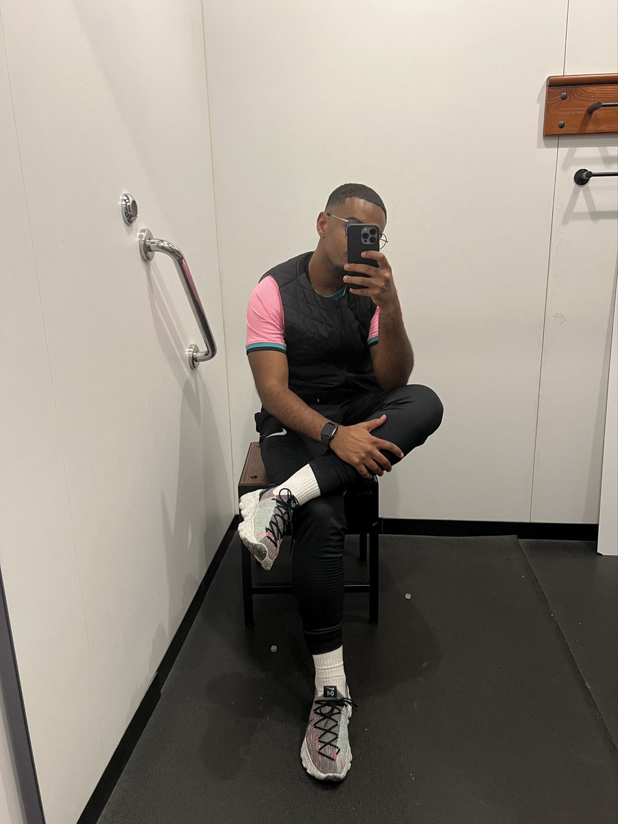 PasUnPaki's tweet photo. 4 ans jours pour jours que j’ai quitté Nike pour me concentrer sur les études de Kiné.. https://t.co/fCrGAd20Vy