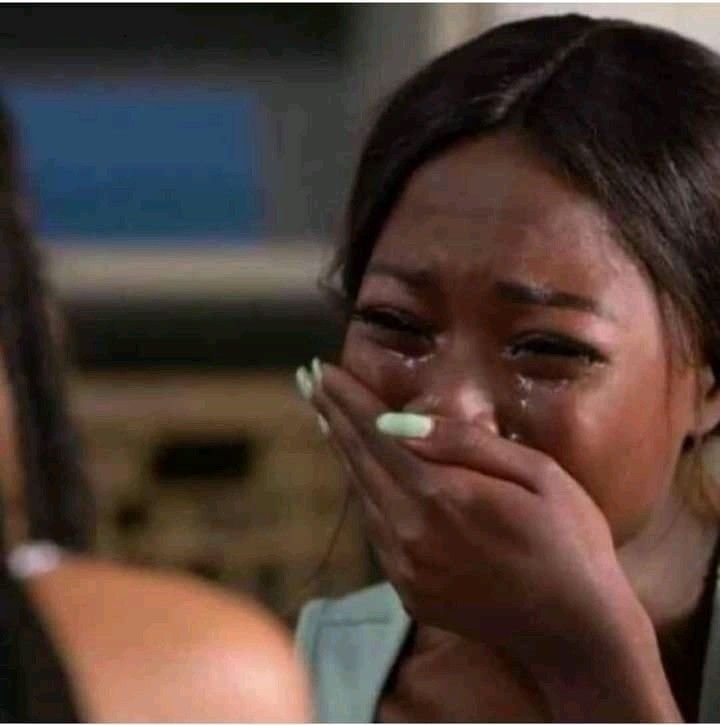 Henrydvux's tweet photo. A lady will cry so hard to your face and still be lying 😩 mehn https://t.co/O1tDai4nDA