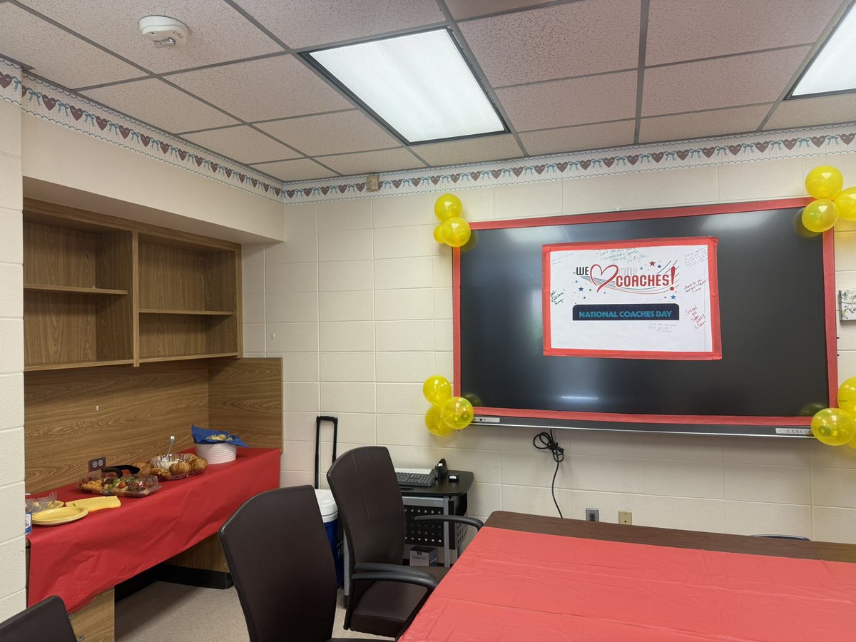 ReedAcad_AISD's tweet photo. We ❤️ our Coaches! Thank you for all that you do to help our campus thrive! We see 👀 you making a difference supporting our teachers, students, and parents! @mdsandersAISD @Ms_ARMack @MsMosqueda1 @PrinciPalRNW08 @Heatherwjjones @maty_orozco @JaqueRQ1 @MrsRomero22 @BeeTheTeacher https://t.co/b6tUgq5Ar2