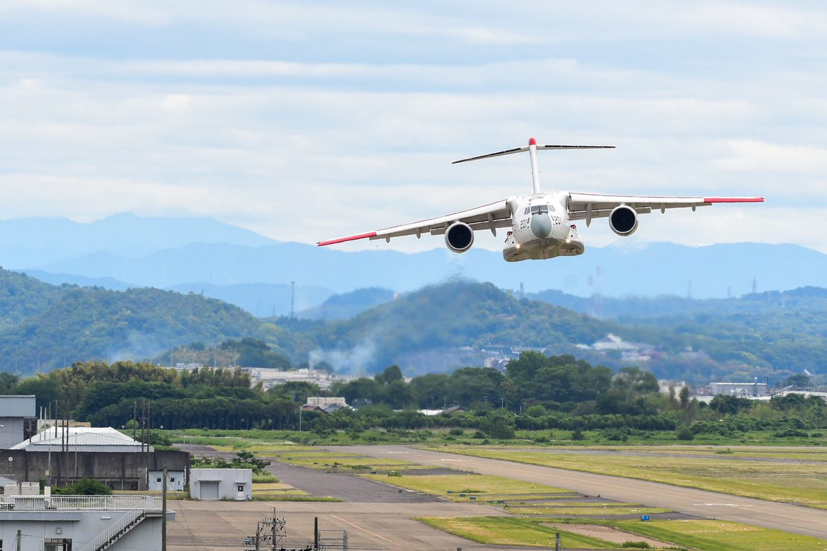 C2sub201's tweet photo. 色んなところでC-2が色々言われてるが
日本向けに開発され、短距離性能と航続距離はピカイチだと思ってる。
別に他が優れてないとかではなくて、日本のために作られ日本のために飛ぶ機体だから輸出モデルとかではなく日本が日本のために作った日本の機体だから。
そこに対して、色々言うなよ https://t.co/L8wDIw4c8X