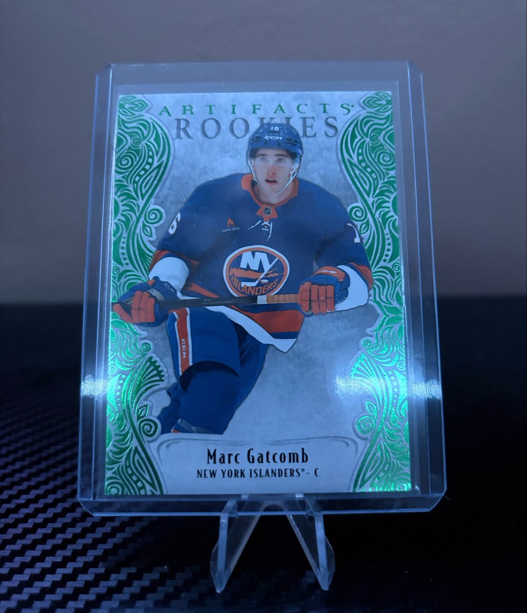 Gatman1617's tweet photo. Mail for the day is a Gatcomb #1 /10 https://t.co/jfCnVjtH8j