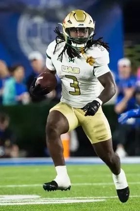B4SaturdayCFB's tweet photo. Tale of the Tape

ECU | UAB

Record: 3-2 | 3-3

PPG: 24.8 | 22.2

Points Allowed: 22.6 | 25.8

Yards Allowed: 319.6 | 316.8

3rd Down: 27.0% | 42.7%

3rd Down Defense: 32.5% | 39.7%

This is a must-watch American Conference game tonight! 

Which team comes away with a win? https://t.co/2wULhYk5bj