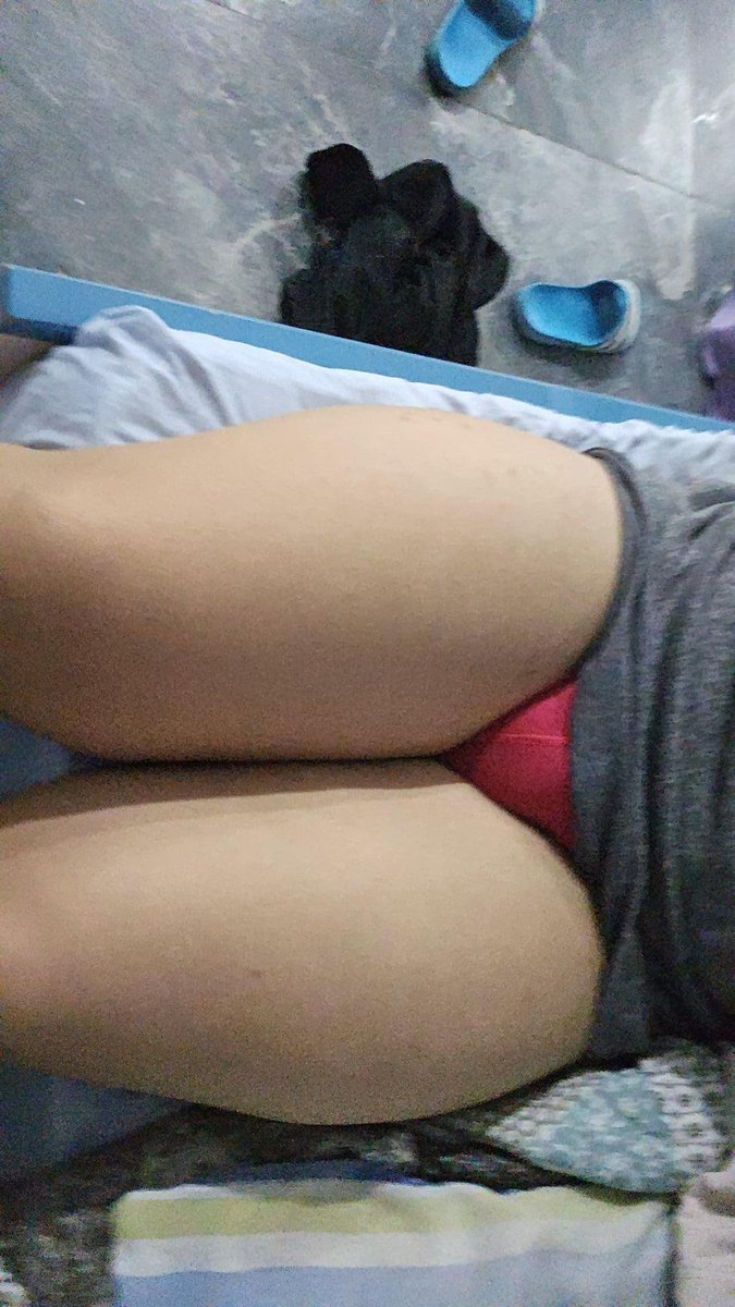 lechuga_pansex's tweet photo. Por fin he vuelto a afeitarme 
POR FIIIIIINNNN
#femboy #thighs #femboythighs #thicc #thick https://t.co/Vm4IMxzqTh