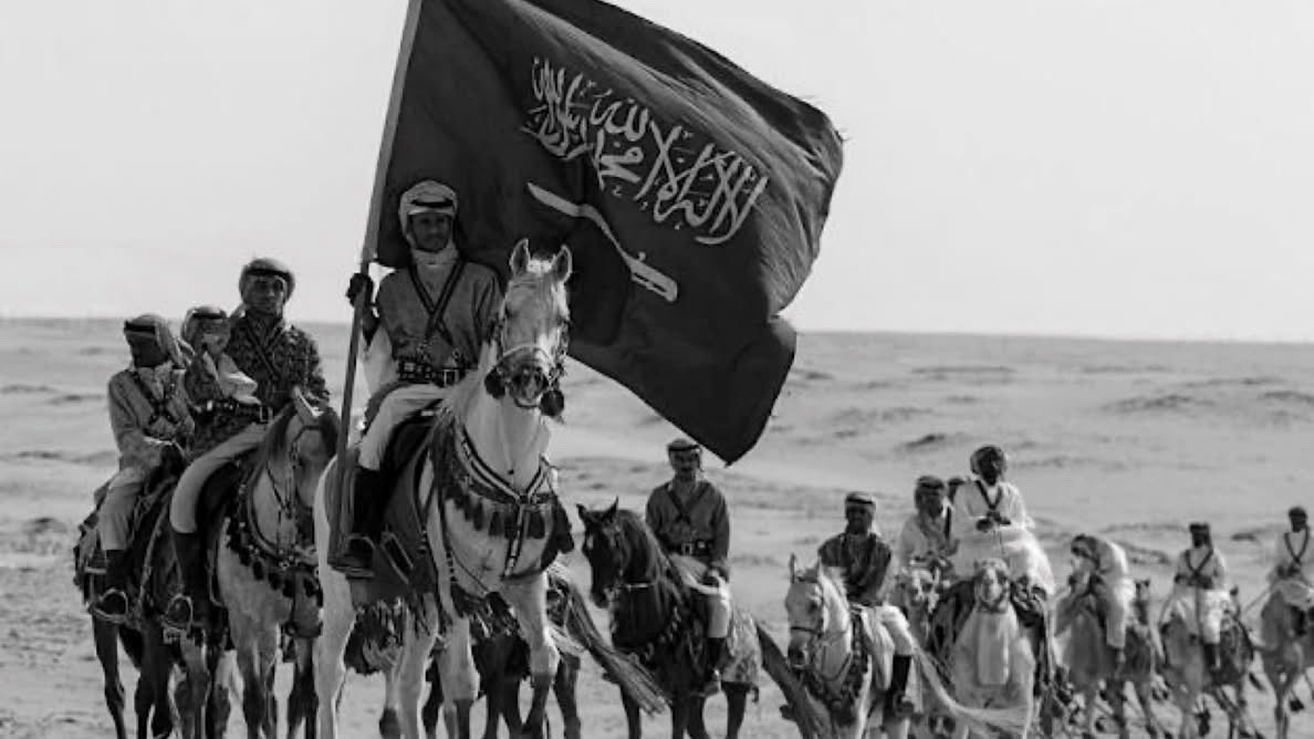 _nj7x's tweet photo. ؛

نعم حنا بدو وقبل النفط كنا نرعى الابل والغنم
و بعد النفط اصبحنا نرعاكم 🐪⚔️🇸🇦🌴⚔️

#حبيب_الشعب_محمد_بن_سلمان 
#الحوثي_يستهدف_المدنيين https://t.co/ovfNExcCLA