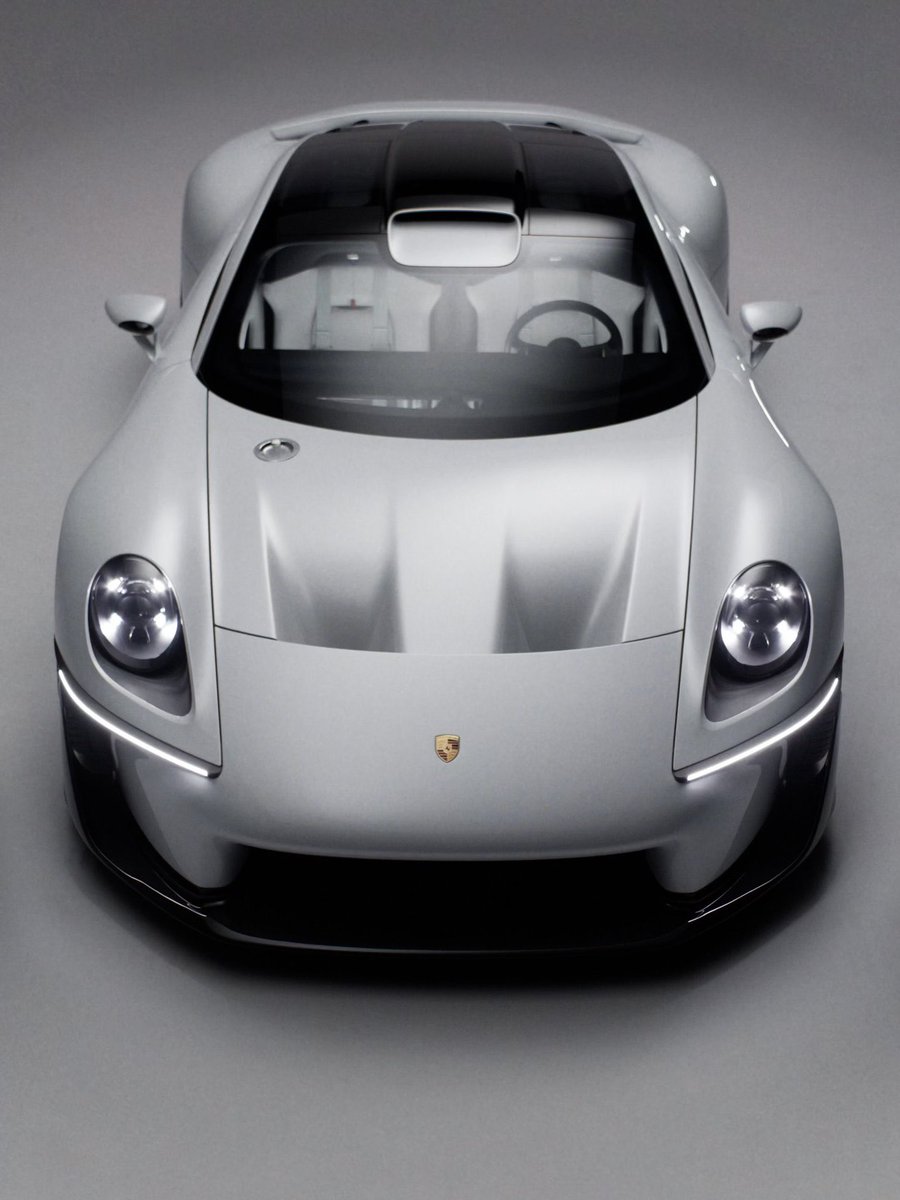 AutoPap's tweet photo. Porsche have just made every single new Ferrari look like they were designed in Zhejiang. Fkin love this. https://t.co/UqYVngBYKi