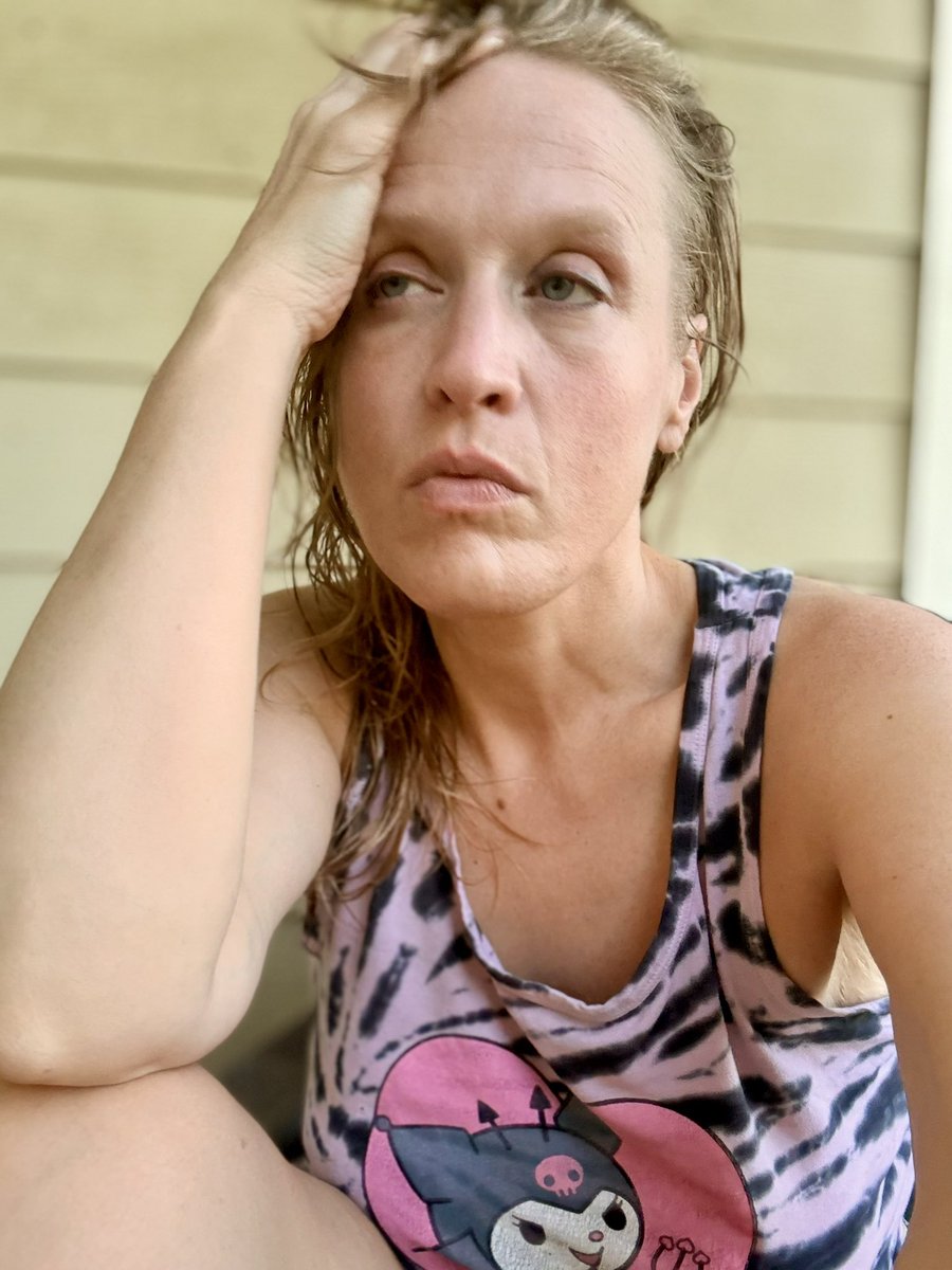 OmenLuna's tweet photo. Freshly showered and fed gonna hit the Penjamin Franklin then hit the hay to lurk, read, and then pass out. I will bid you a goodnight, for now (I’m planning to be in space by the time I’m done.) https://t.co/UmJo1WJ2MS