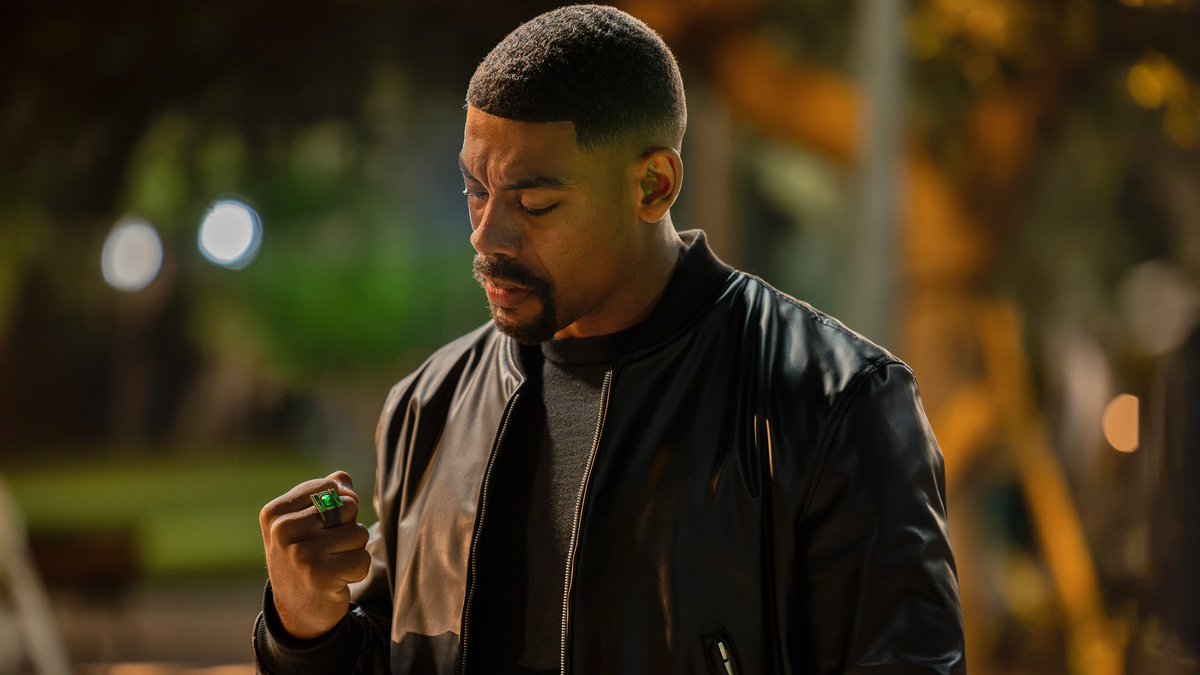 SolePlayATLANTA's tweet photo. Peter Safran says the Lanterns Season 2 decision arrives before year end. What story would make you watch Hal Jordan and John Stewart again?

via @ComicBook https://t.co/Wy3ksJGXhM https://t.co/eVl8e1e8FT
