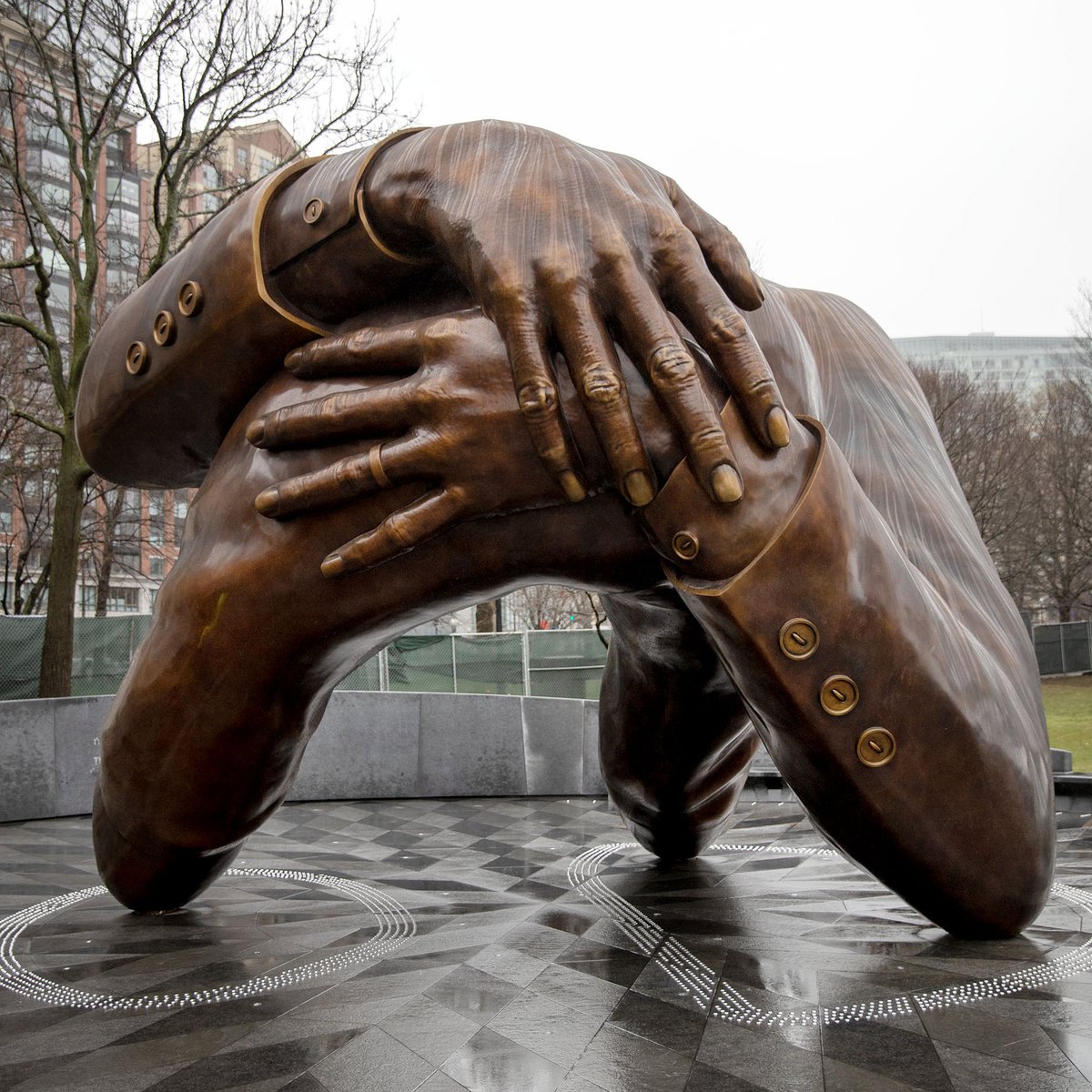 RTSG_Main's tweet photo. Socialist Art vs Capitalist Art https://t.co/4RBF0mWzNq