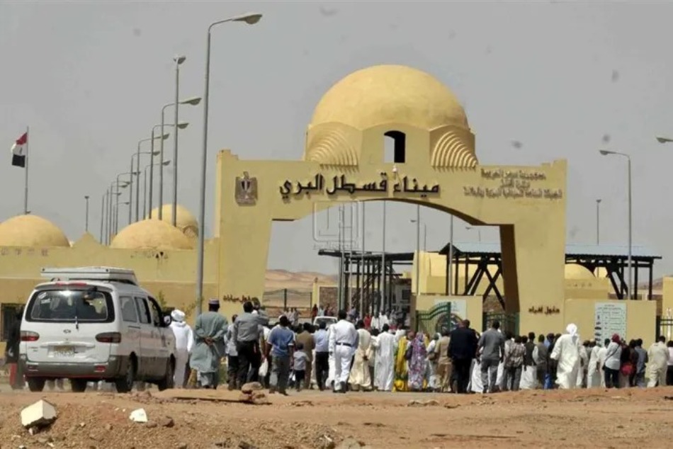 SudanTribune_EN's tweet photo. Egypt has suspended commercial truck transit into Sudan via the Qustul land port following a deadly border air strike and security incidents south of Khartoum.
The freeze puts a rapidly growing $759 million trade corridor on hold.
https://t.co/CvQiUXAlJw

#Egypt #Sudan #Qustul #Trade #BorderSecurity #Logistics