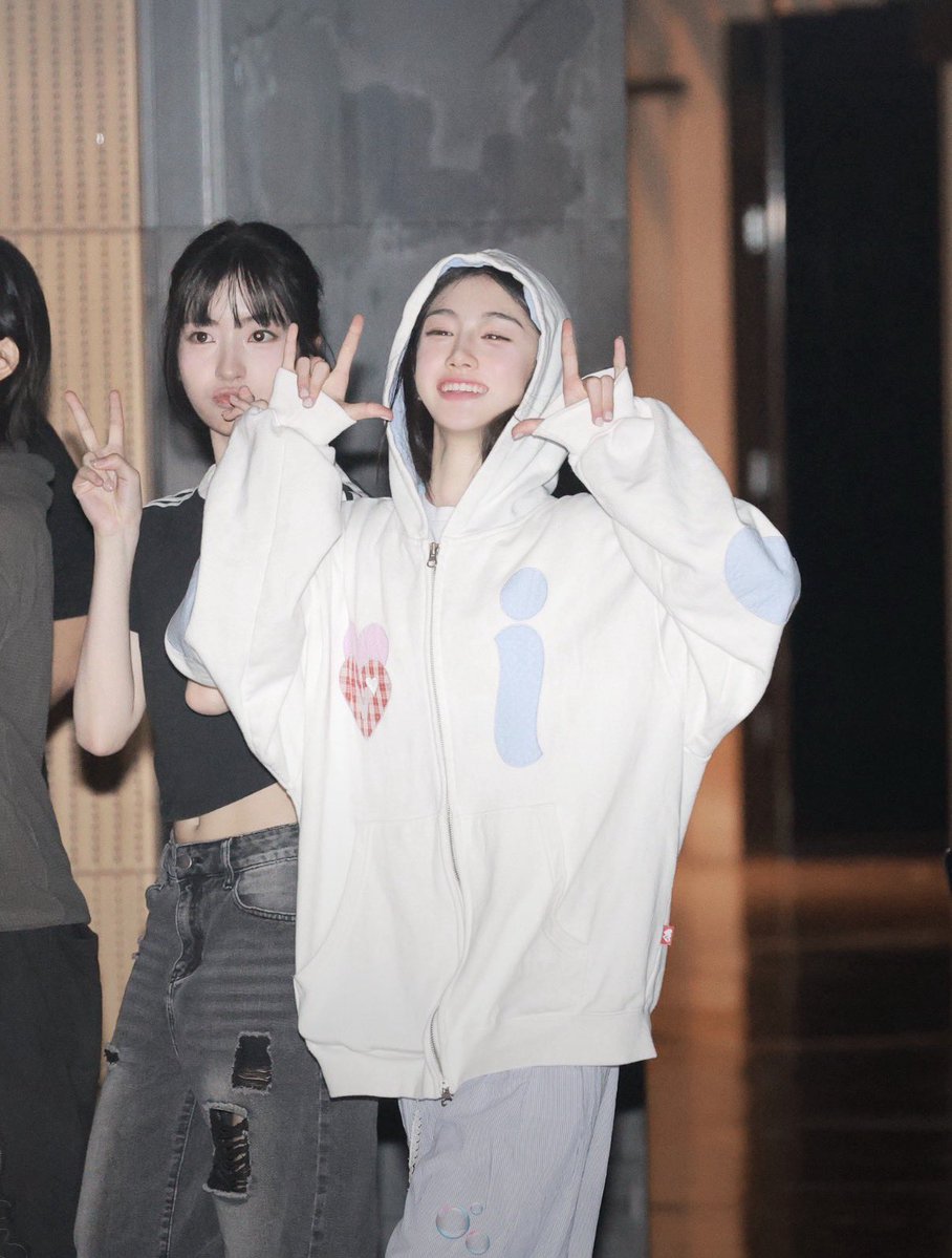 ay2uii's tweet photo. 너무 졸귀잼민이라 웃음만 나옴ㅋㅋㅋ♡︎ https://t.co/fr4UnhLyS3