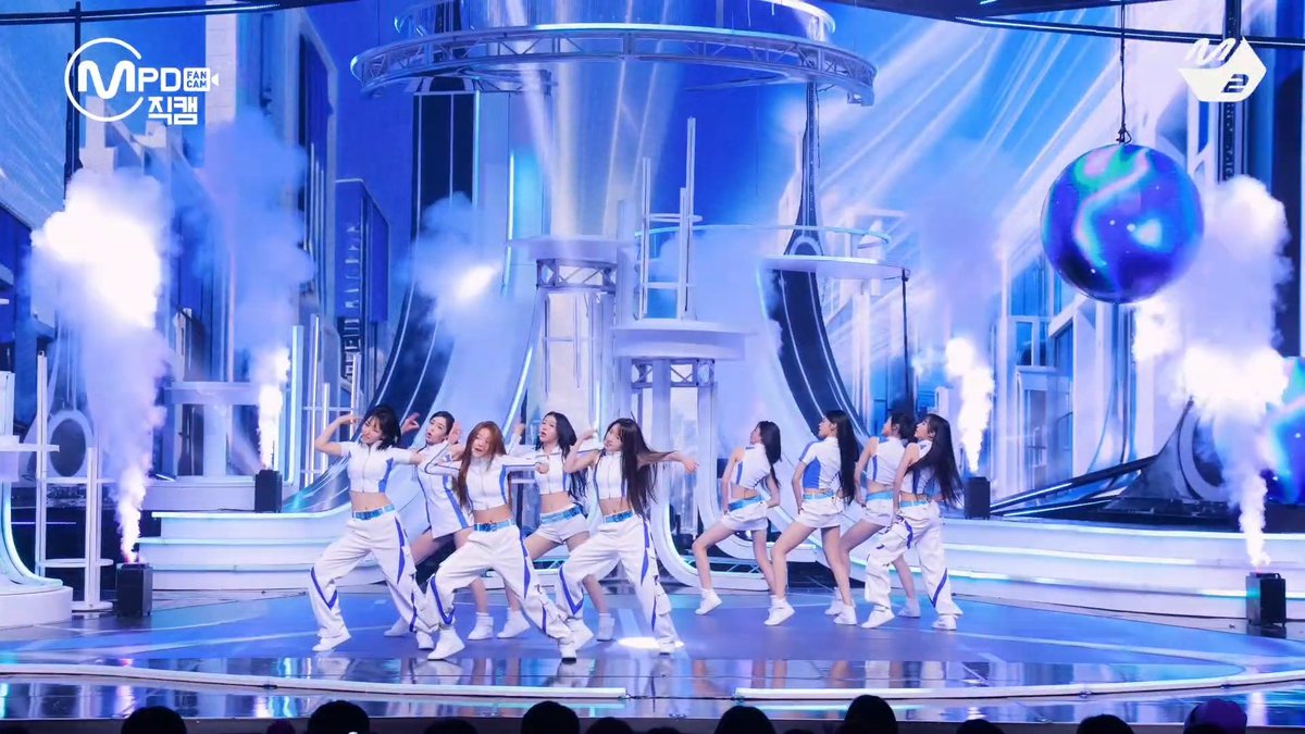 luva2o's tweet photo. 어떤아가들 관절끊어져라 춤추고있는데
다른네명: 뒤태를자랑하다 https://t.co/o9BNyHt8I4