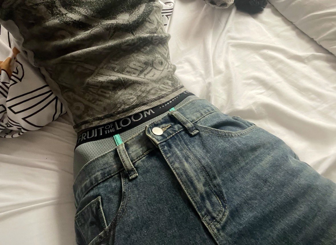 widowspy's tweet photo. i’m a boy with girl waist ig https://t.co/wmJJpyHYfw