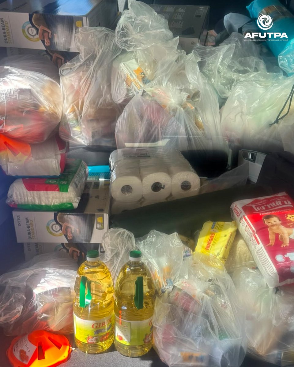 AFUTPA's tweet photo. Desde nuestro centro de acopio en Afutpa ya hemos iniciado el despacho de las donaciones recibidas, con dos envíos destinados a las comunidades de Picacho y La Colorada, en Los Santos, y Cerro Largo de Ocú, en Herrera.

Agradecemos a toda la familia del fútbol que se ha sumado a esta iniciativa solidaria, haciendo posible que la ayuda llegue a quienes más la necesitan.

Mañana viernes, seguiremos recolectando donaciones 🏠

¡El fútbol unido por el interior! 💙⚽️

#afutpa