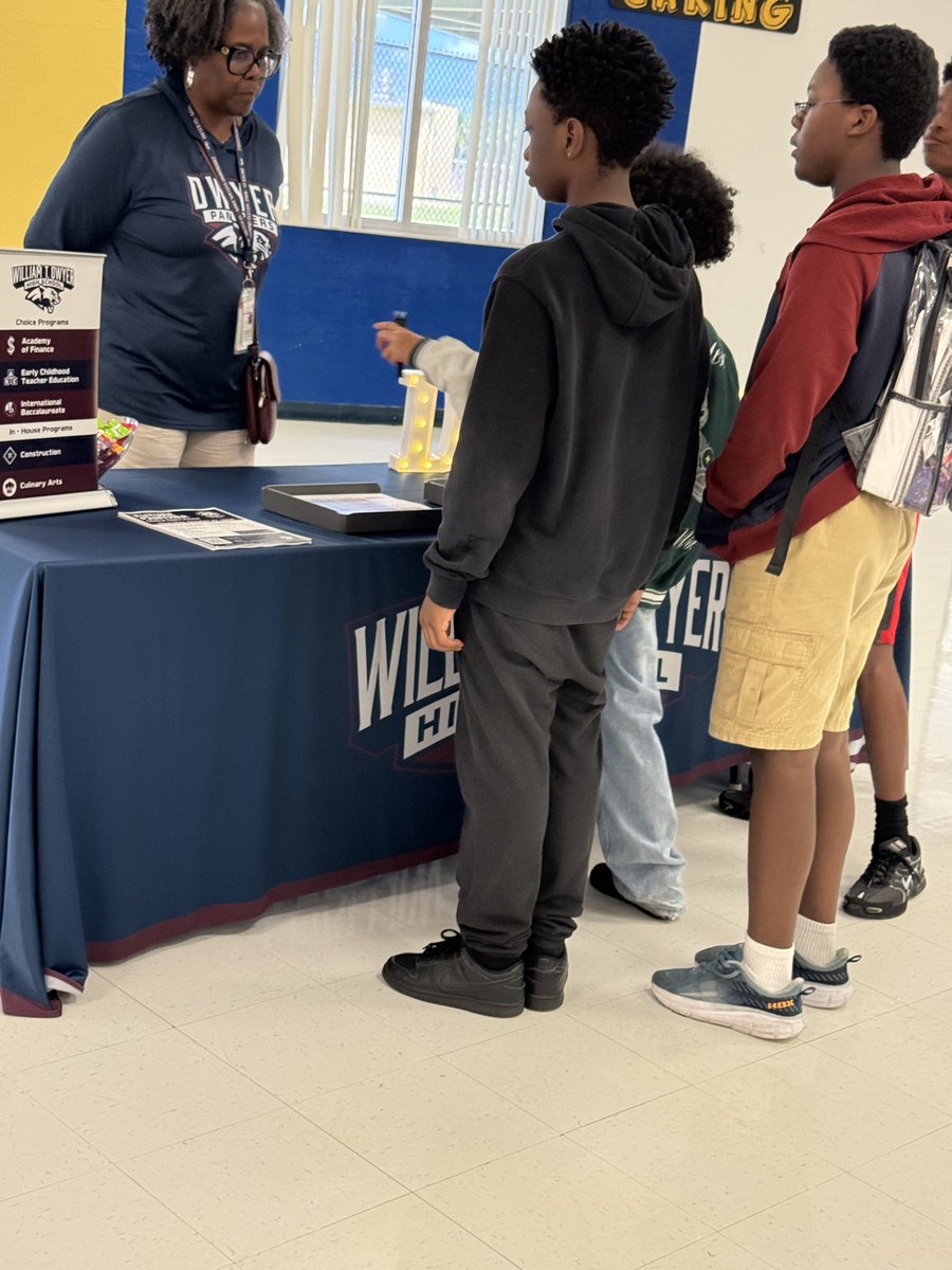APBoxill's tweet photo. Thank you @DwyerHS for showcasing your school at H.L. Watkins Thursday High School Showcase event! Our 8th graders were excited to learn about your choice programs and the opportunities that await!@WatkinsSeminol1 @presleycharles https://t.co/I0SKRCBqqP