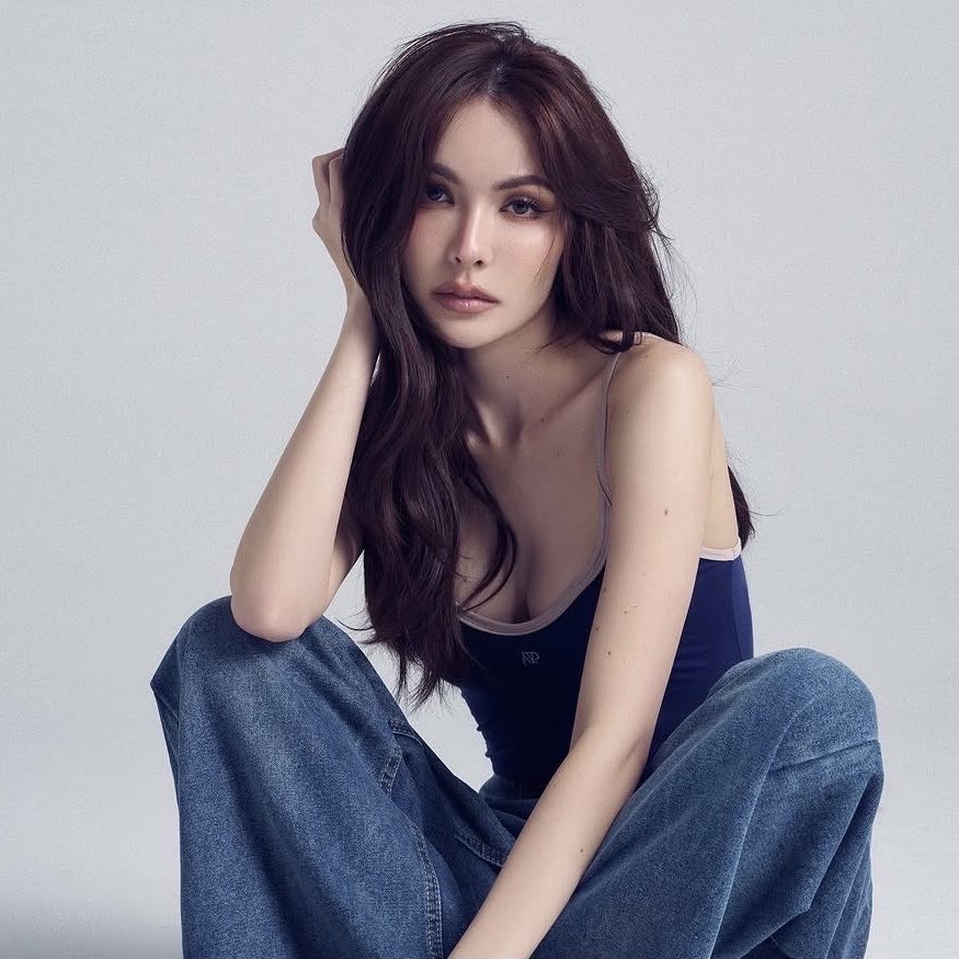 chaachaalov's tweet photo. Have a really nice day, sweetheart. I’m always rooting for you. 🤍🐰🌻✨

SMILEY BESIDE CHARLOTTE16
#CharlotteAustin #ชาล็อตออสติน 
@itscharlotty https://t.co/FyaSfBQJvB
