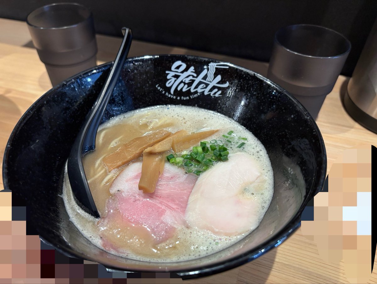 Ichigo2316's tweet photo. 地元のラーメン屋って全然行かないのに県外行くとラーメン屋ばっかり行ってる
サッと食べてサッと出れるし美味しい🍜 https://t.co/5QCPTv1aiV