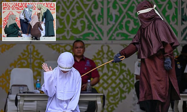 judymorris3's tweet photo. Woman collapses after being caned for sex outside marriage in breach of Sharia law in Indonesia

https://t.co/fMNDjKzKwE https://t.co/UgMT7ODdwe