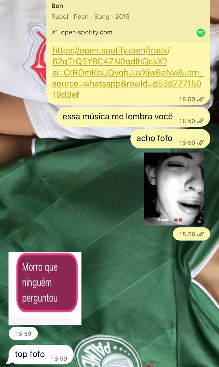 vitoriahially's tweet photo. eu estava quase chorando no ônibus escutando essa música e lembrando do meu irmão https://t.co/mb48GAiAsM