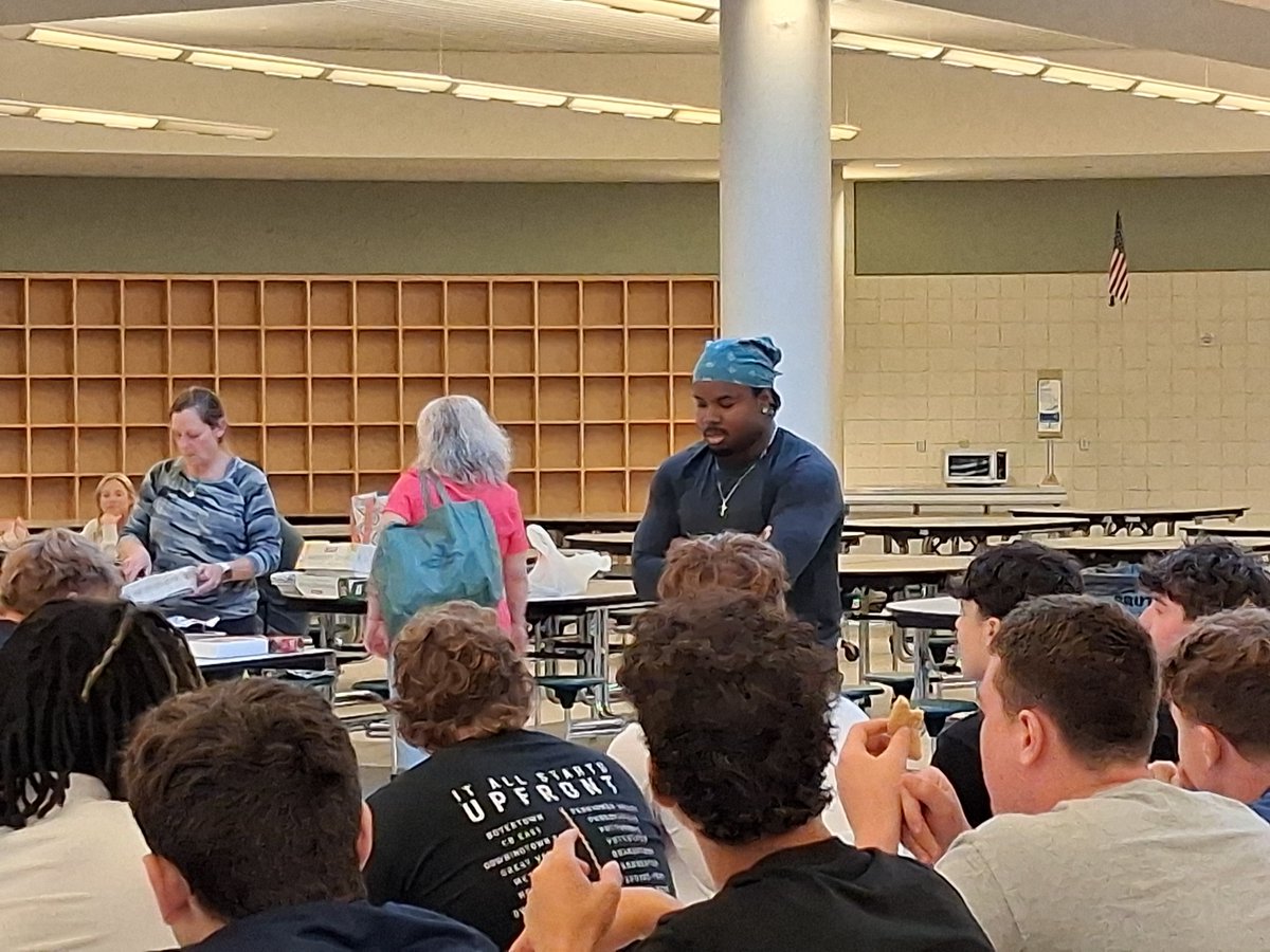 PHS_RAMSFB's tweet photo. Thank you to Ram 🏈 alum Josh Pinkney for speaking to the current rams this evening at their weekly team dinner! 🐏🏈 https://t.co/uISOOUIeKk