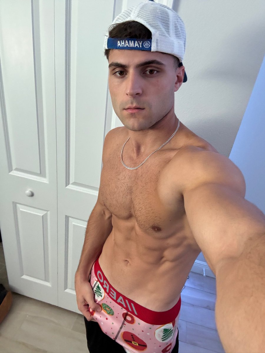 masterdean03's tweet photo. Come on bro what are you waiting for customs all day ��😈 https://t.co/vrTKjXWFZo