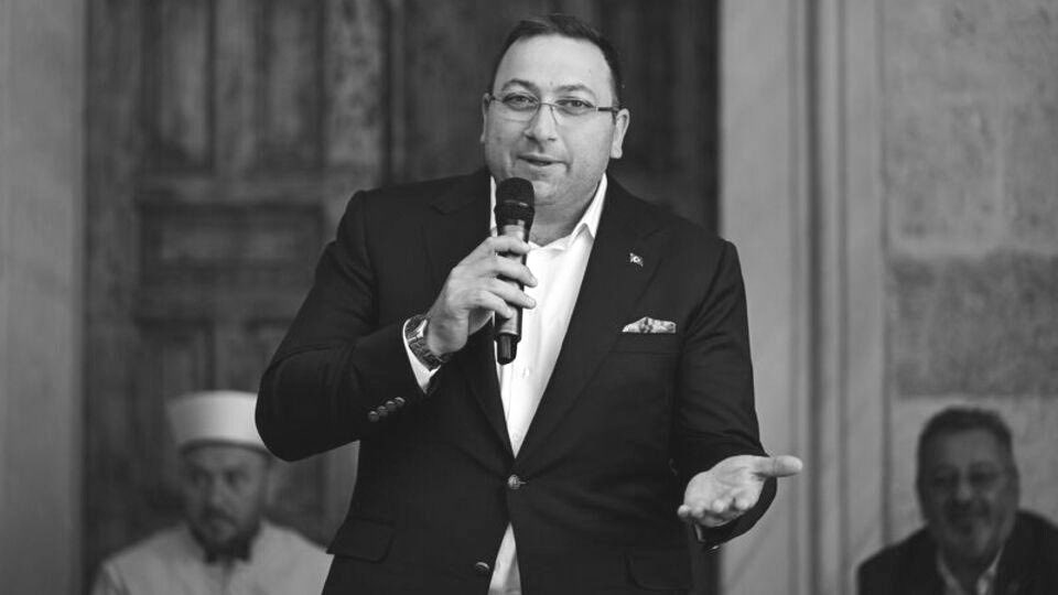 FehmiParhan's tweet photo. Üsküdar Belediye Başkan Vekilimiz Sayın Dündar Ziya Gültekin’in elim bir trafik kazasında hayatını kaybettiğini derin bir üzüntüyle öğrendik.

Başkanımıza Allah’tan rahmet; ailesine ve sevenlerine sabır ve başsağlığı diliyorum.

Mekanı cennet olsun. https://t.co/WL2Ss6iBWs