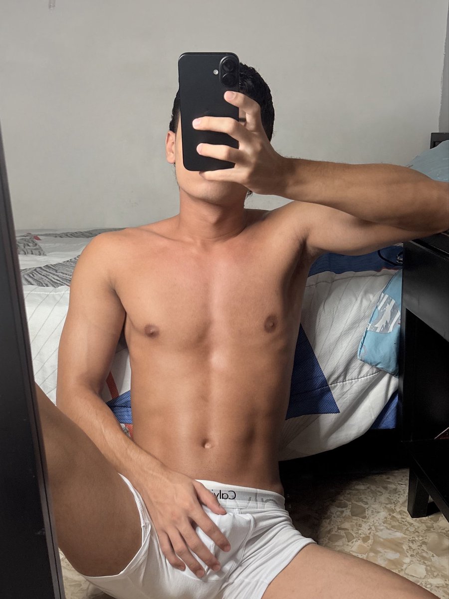jlnschx's tweet photo. Les gustan los boxer blancos?👀 #medellin #viral https://t.co/iXJY2XIxLa