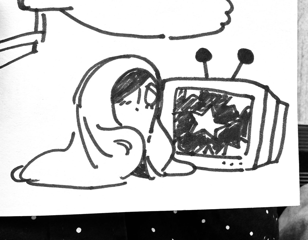 paintedhen's tweet photo. le pea and TV https://t.co/wcTefog1uz