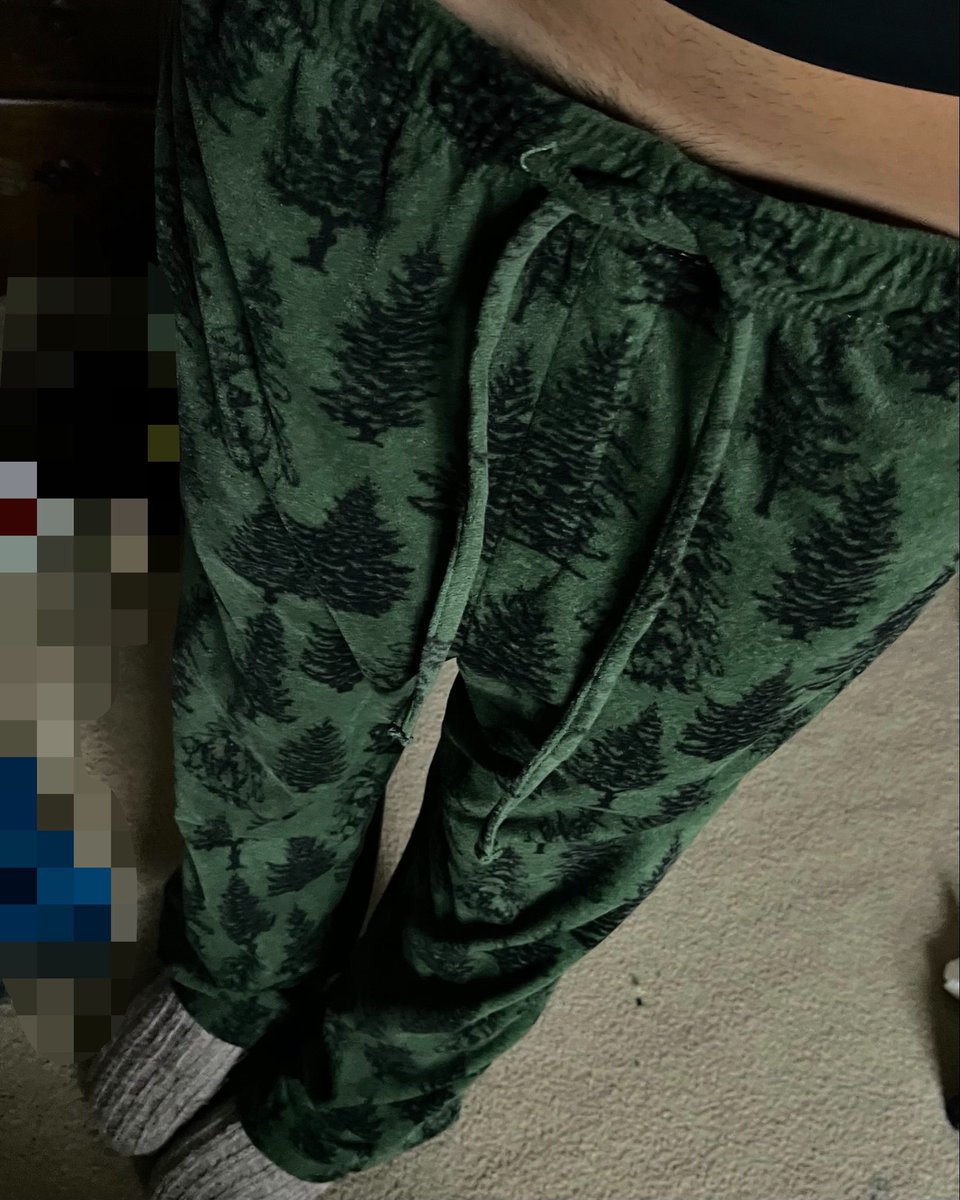 blxxdy_cvts's tweet photo. also dont these sweats remind u of will graham🥹 got them a couple days ago, its freezing today!!! yippiee https://t.co/yUpnaTYJQT