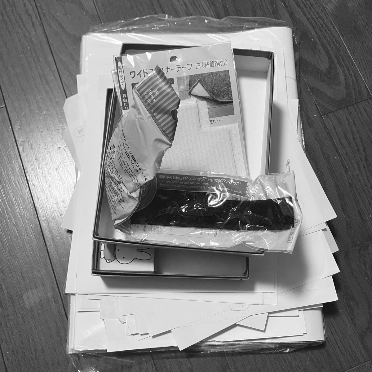 Diedie080608's tweet photo. 【1000個捨てチャレンジ】

・服、書類、裁縫道具、画用紙、箱等

累計185個

#一日一捨  #捨て活 https://t.co/Hws1ypIjzY