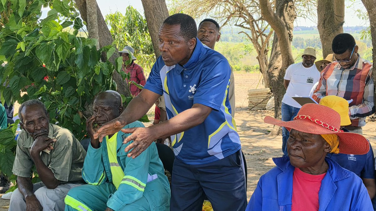 MpuDardlea's tweet photo. MEC Khethiwe Moeketsi visited Dingleydale Irrigation Scheme farmers near Thulamahashe after she had visited the group shortly after heavy rains caused devastation in January this year.  She also encouraged them to register as suppliers at the Mpumalanga International FoodMarket. https://t.co/x0eSC8Q3bx