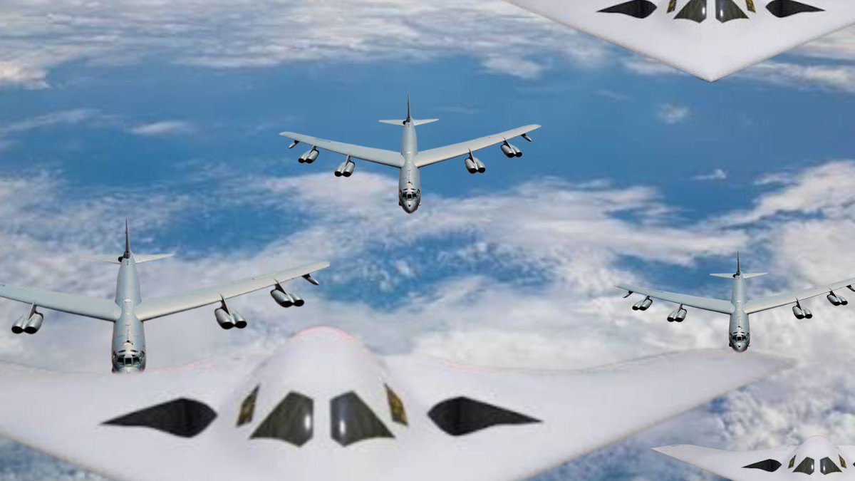IJN_Kako's tweet photo. ←1990年代の人が想像したであろう2040年代の爆撃機
→2040年に現役である可能性がある爆撃機 https://t.co/18erNOJvpj