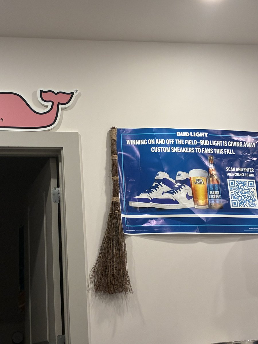 1MrRaymond's tweet photo. Why does my boy have the Nimbus 2000 hanging on the wall. #MuggleLarpingAsAWizard https://t.co/wAxAiaprbc
