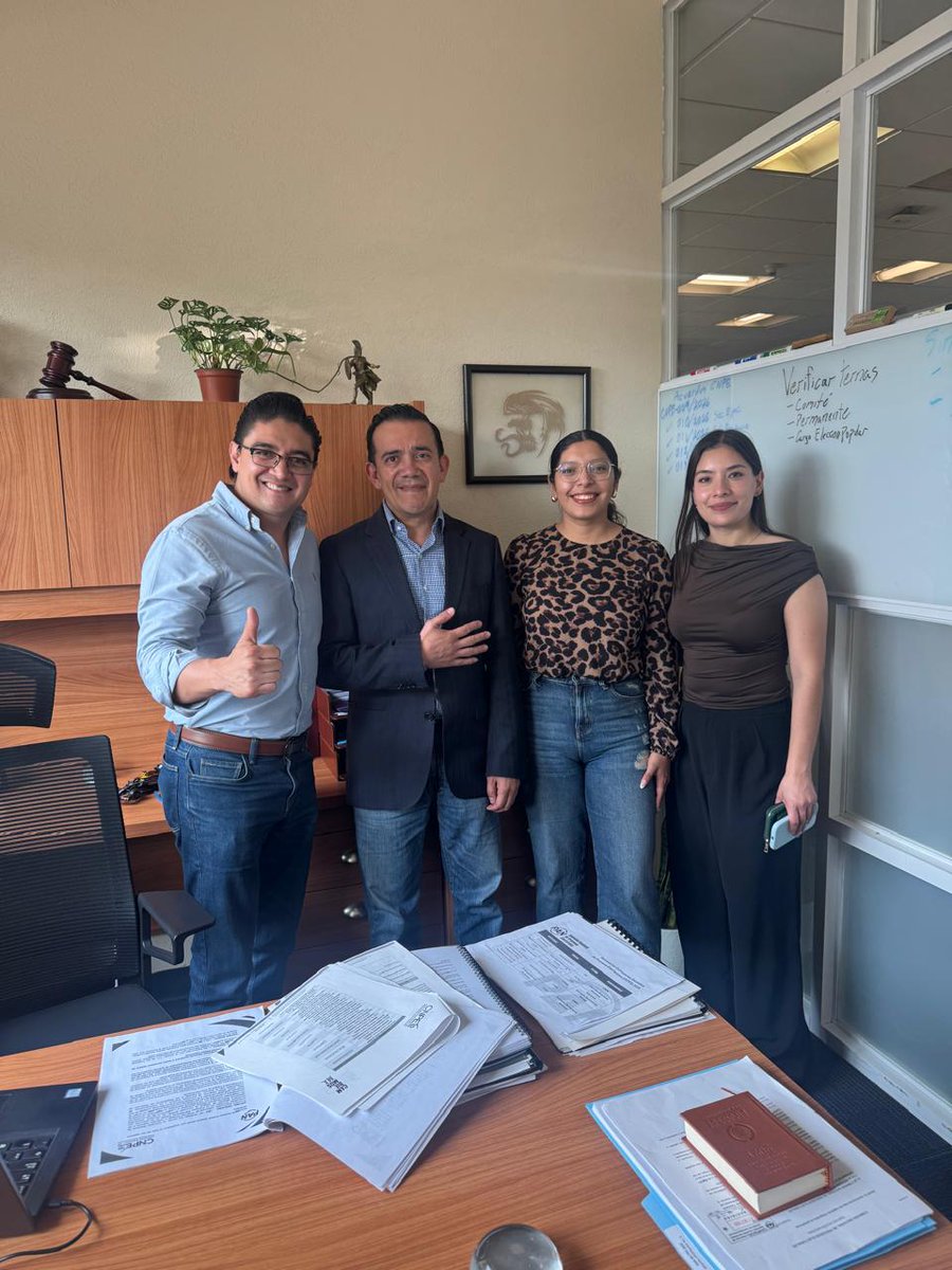 CNPEPAN2629's tweet photo. Como parte del proceso de selección de las Comisiones Estatales de Procesos Electorales, recibimos en las oficinas de la CNPE a José Luis Zuñiga, secretario general del @PAN_Hgo, quien nos entregó la documentación correspondiente a los trabajos de su Comisión Permanente Estatal. https://t.co/r32ghpu7Oh