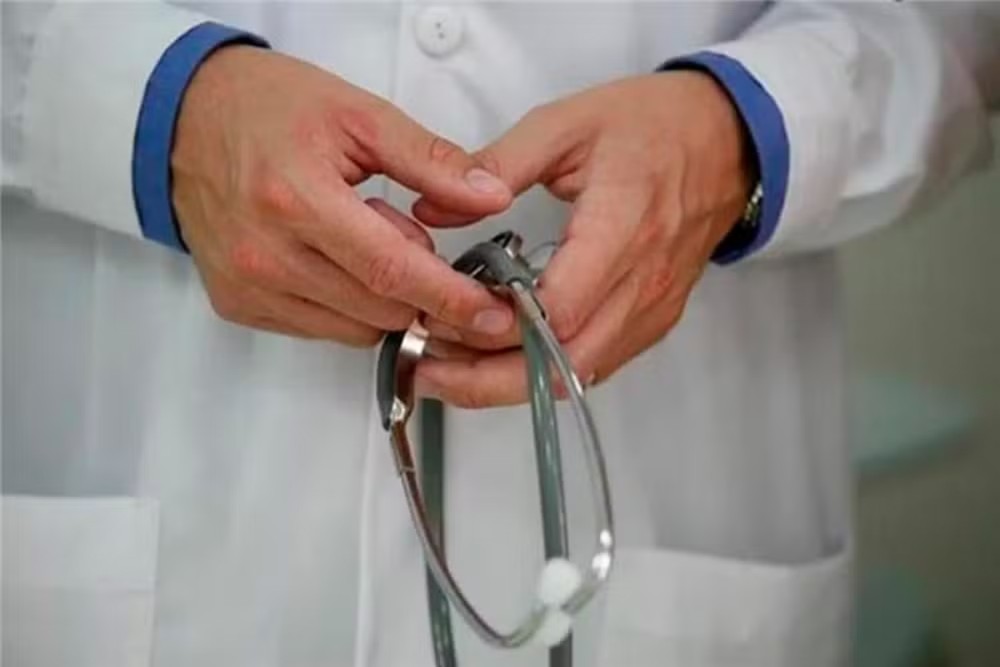 g1's tweet photo. 'OAB da Medicina': Congresso aprova lei que prevê obrigatoriedade de prova para médicos https://t.co/M64UJfbTLy https://t.co/tURP9n70bn