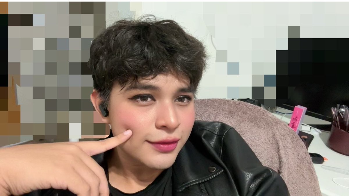 miyuvie_'s tweet photo. Another little makeup pic of mine! I love it sooo much! Mwah, kisses for everyone💕
#Femboy #FemboyMakeup #FemboyStyle #FemboyAesthetic #CuteFemboy #MakeupLook #SoftMakeup #FeminineBoy #MakeupLover #FemboyFashion https://t.co/UX7IYMNTVf