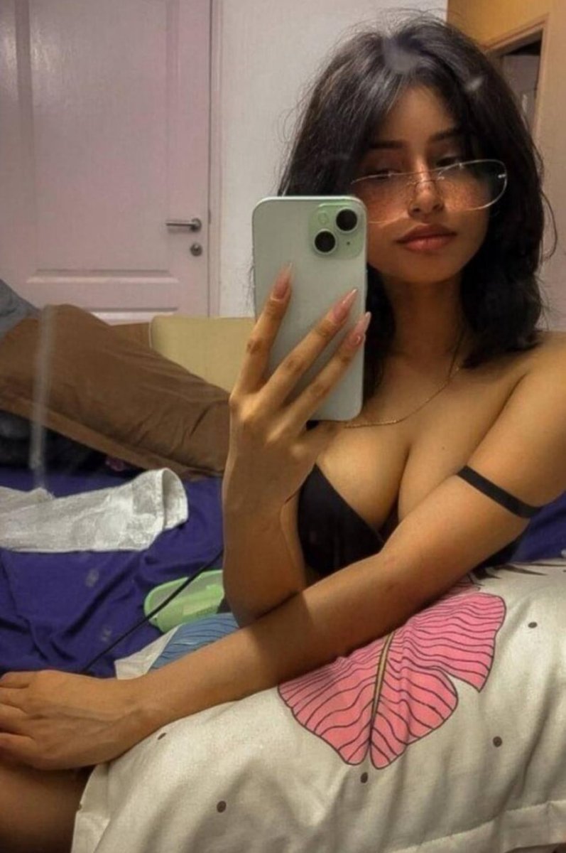 macyrobs3429939's tweet photo. Chasmish Indian college baddie snaps https://t.co/z8n5fgm39u
