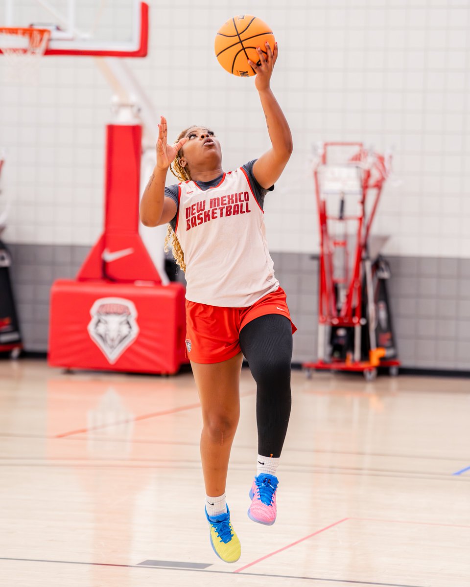 UNMLoboWBB's tweet photo. One day closer.

#GoLobos https://t.co/mmDXFjRWt8