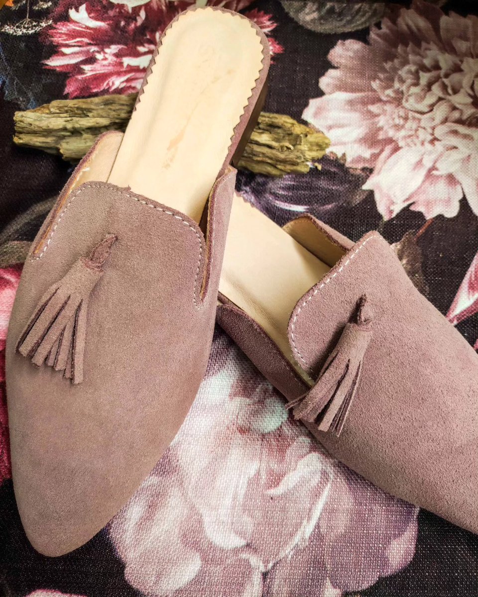 MsBossLady23's tweet photo. Vibrant suede and leather mules with a classy, distinctive touch. https://t.co/SdQoZccZ6T