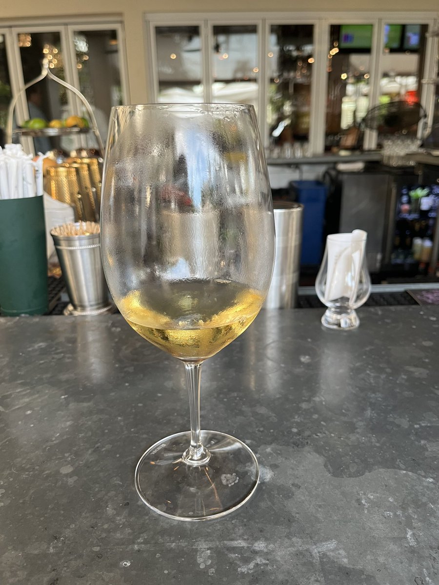 ElectroComms's tweet photo. Russian River Chardonnay 
Epic wine https://t.co/FmSp9vbZsw