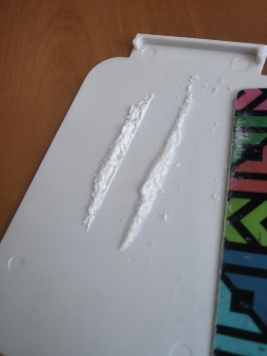 riley6426's tweet photo. what time do u wait before taking another lines (of blow) #drugtwt #coketwt https://t.co/y9G4JZy3CK